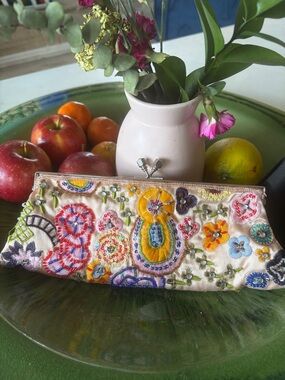 Steve Madden Multicolor Embroidered Floral Clutch in Cream